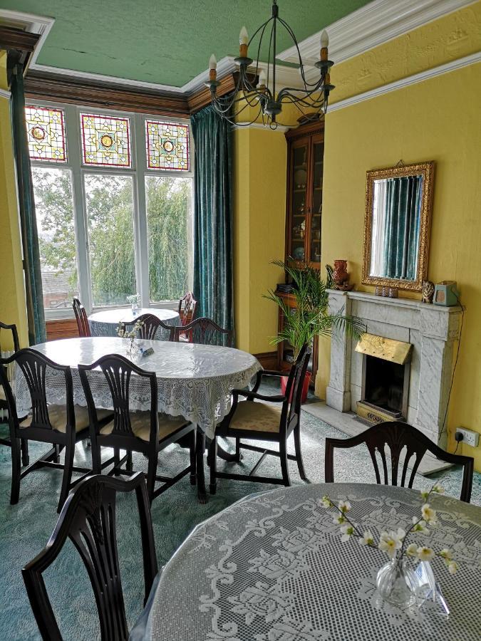בלקברן Chimneys Guest House מראה חיצוני תמונה