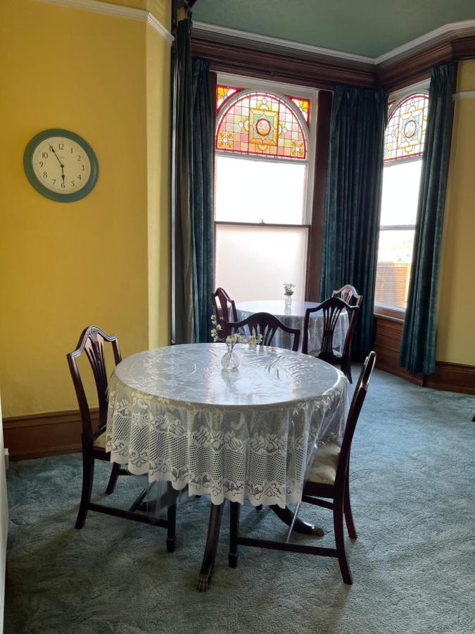 בלקברן Chimneys Guest House מראה חיצוני תמונה