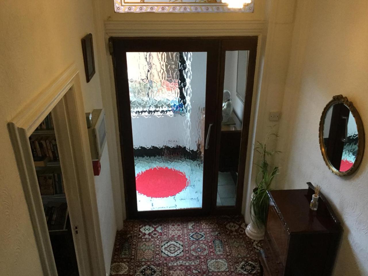 בלקברן Chimneys Guest House מראה חיצוני תמונה